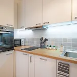 Modern And Calm 2Bdrm Apt In City Centre