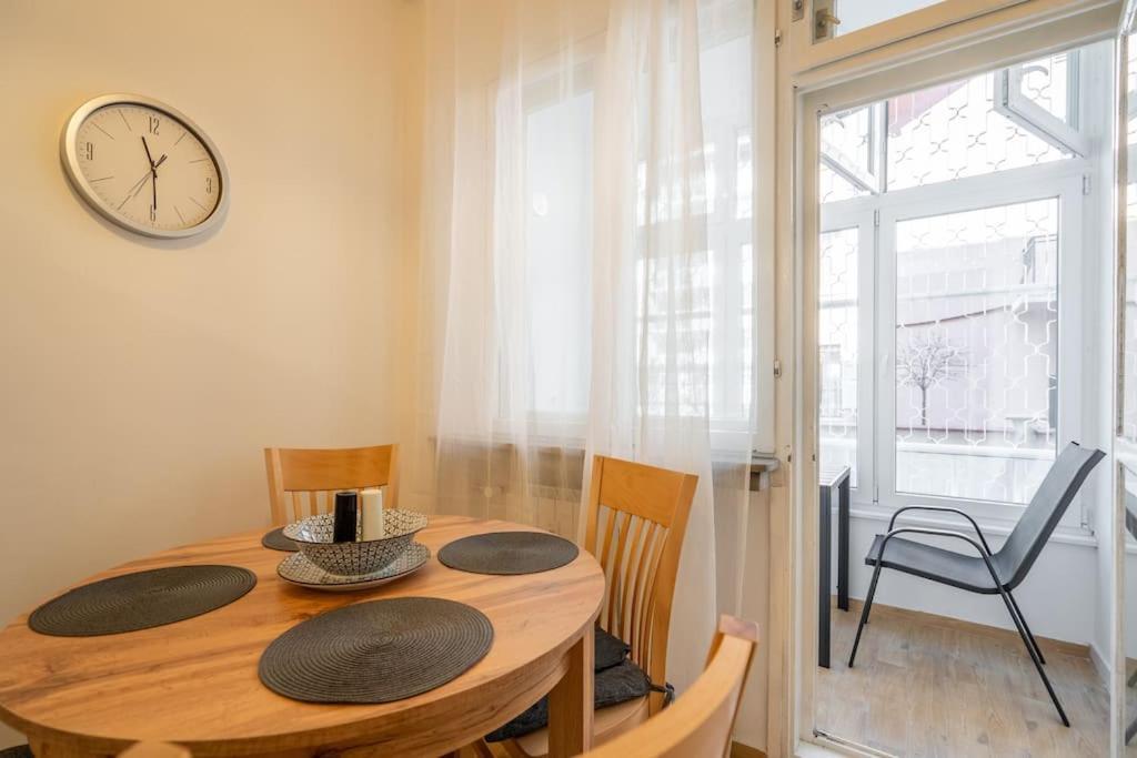 Apartment Modern And Calm 2bdrm In Centre Sofia