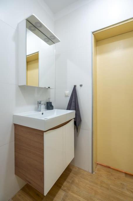Modern And Calm 2bdrm In Centre * Sofia