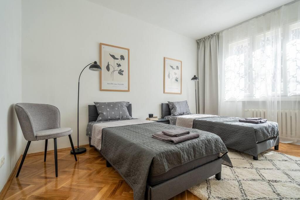 Modern And Calm 2bdrm In Centre Apartament Sofia