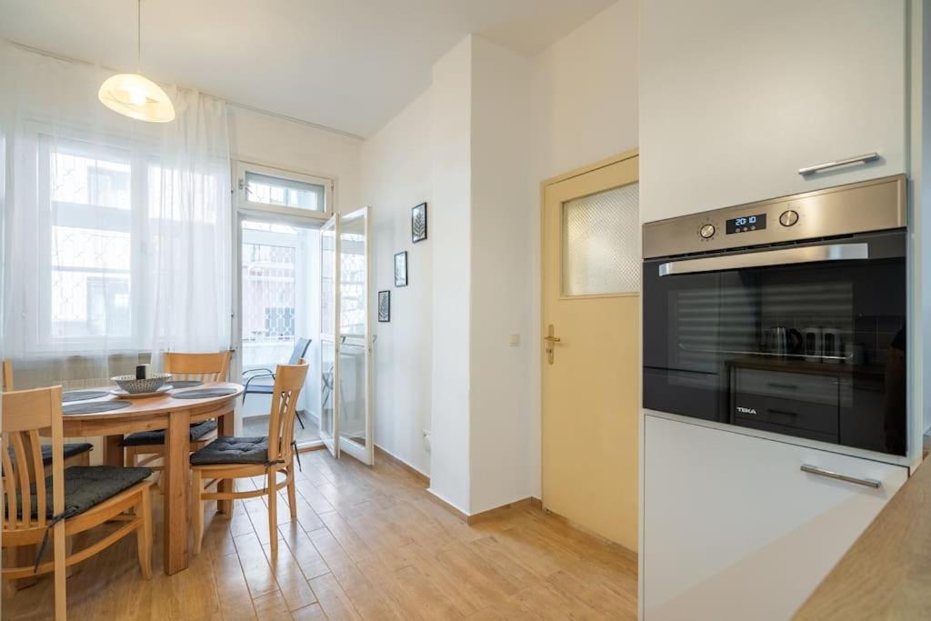 Modern And Calm 2bdrm In Centre Apartment Sofia
