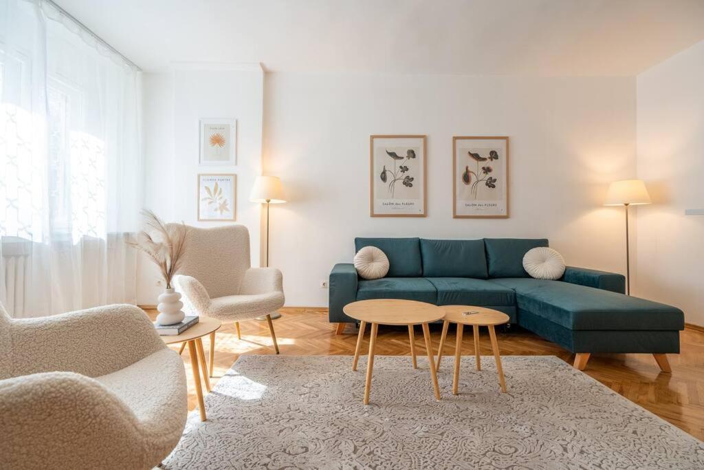 Modern And Calm 2bdrm In Centre Apartment