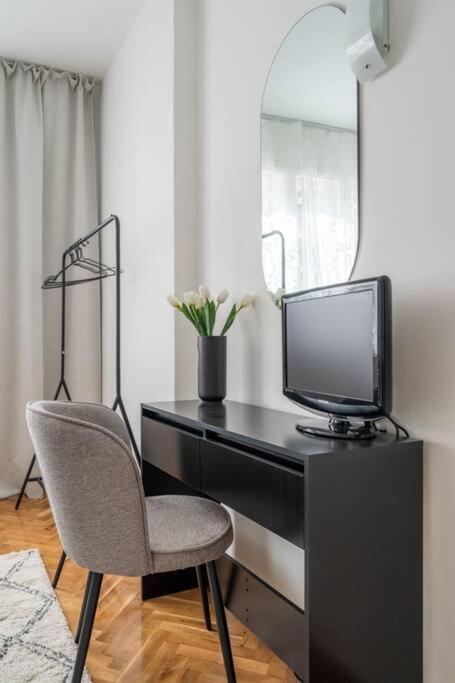 Modern And Calm 2bdrm In Centre Sofia
