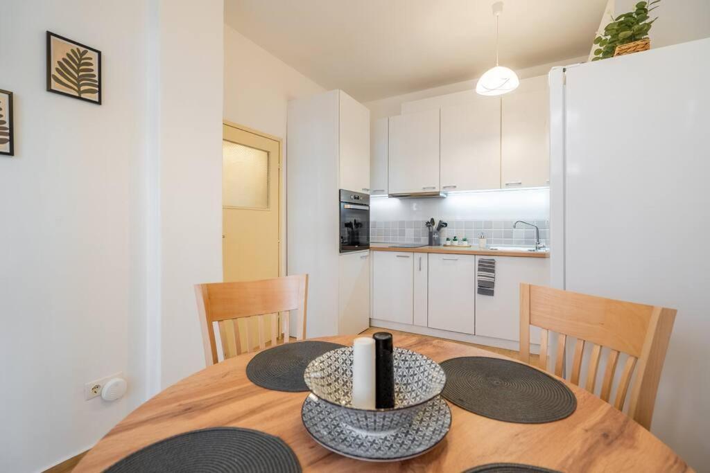 Modern And Calm 2bdrm In Centre * Sofia