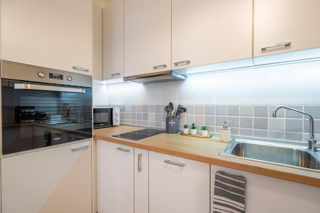 Modern And Calm 2bdrm In Centre Sofia