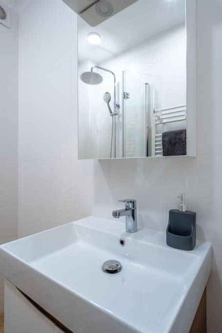 Apartment Modern And Calm 2bdrm In Centre *