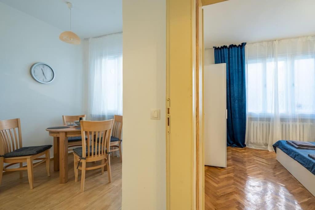 Apartment Modern And Calm 2bdrm In Centre *