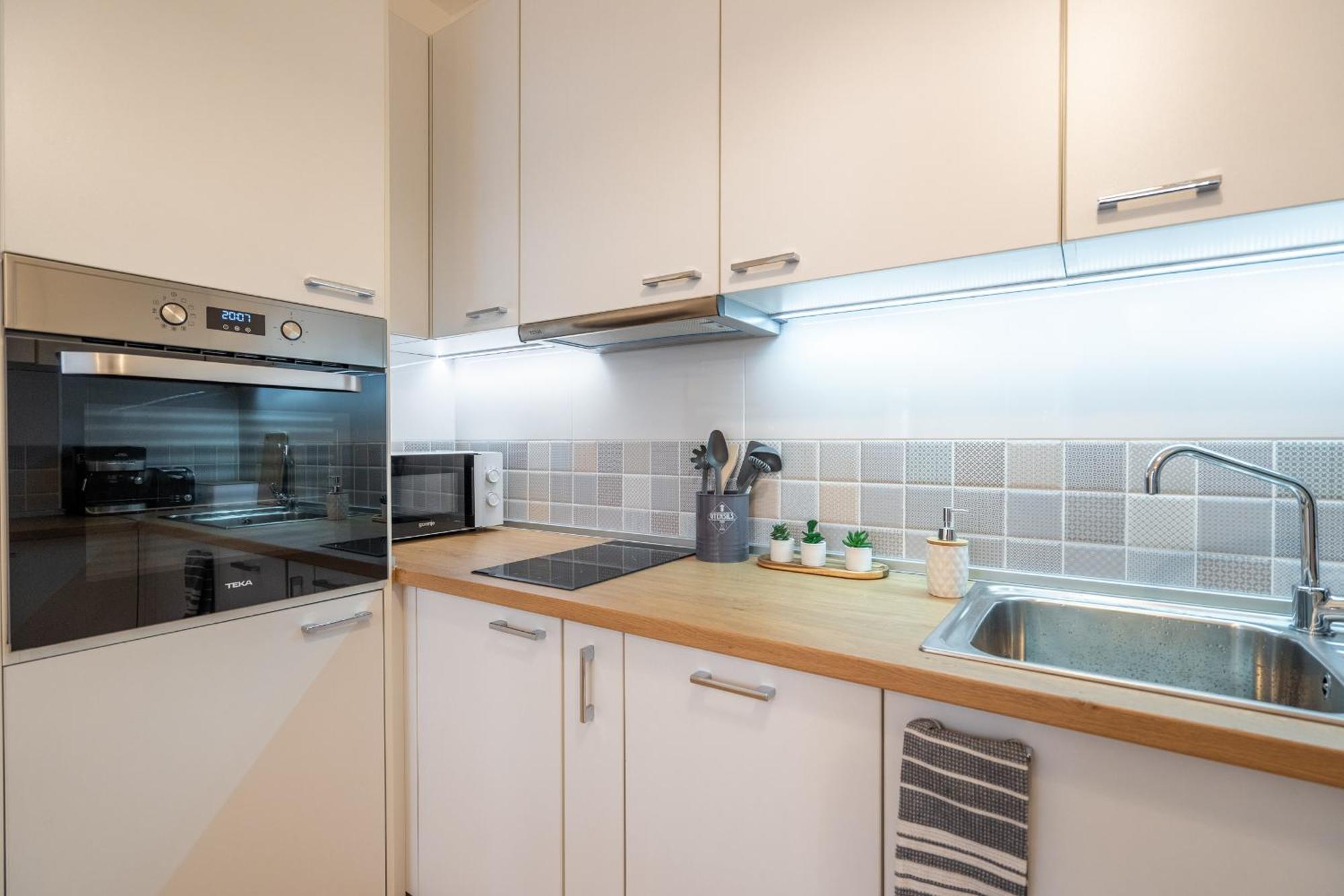 Modern And Calm 2bdrm In Centre Sofia