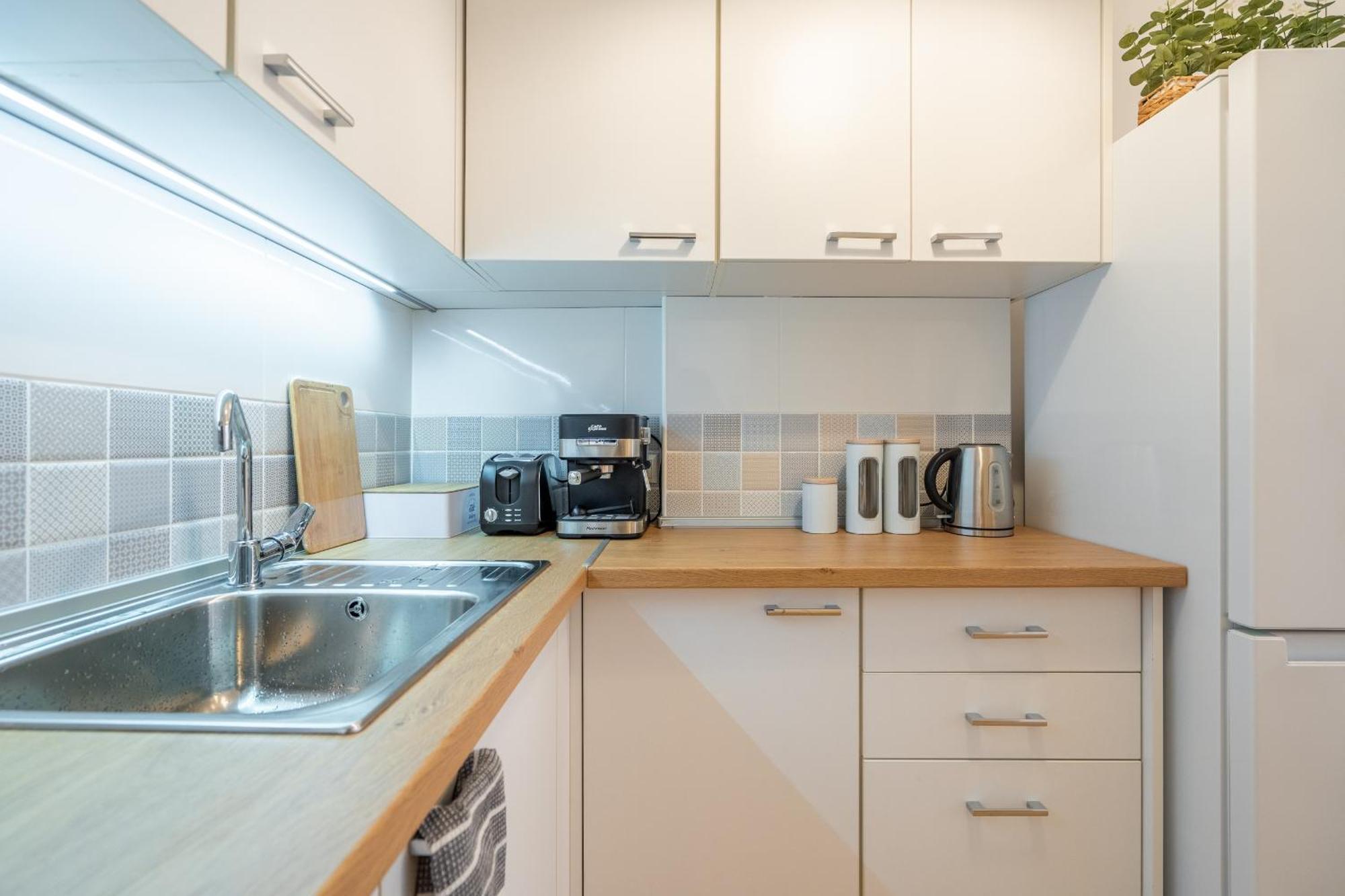 Modern And Calm 2bdrm In Centre Apartment